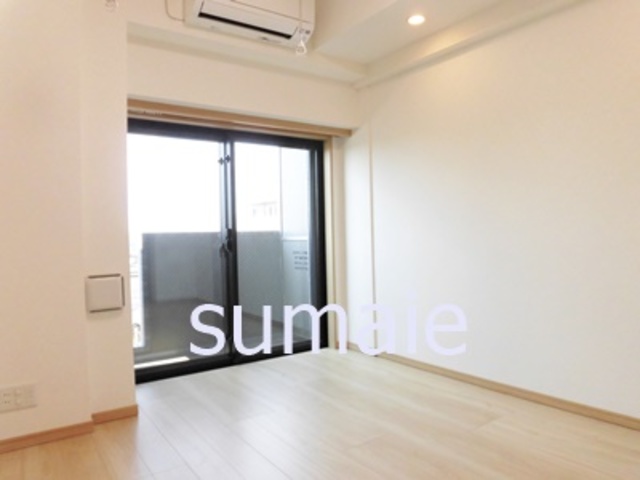 居室・リビング　天井が高く開放的☆