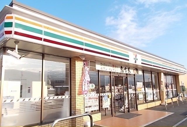 コンビニ　セブンイレブン牛島店（コンビニ）まで700m