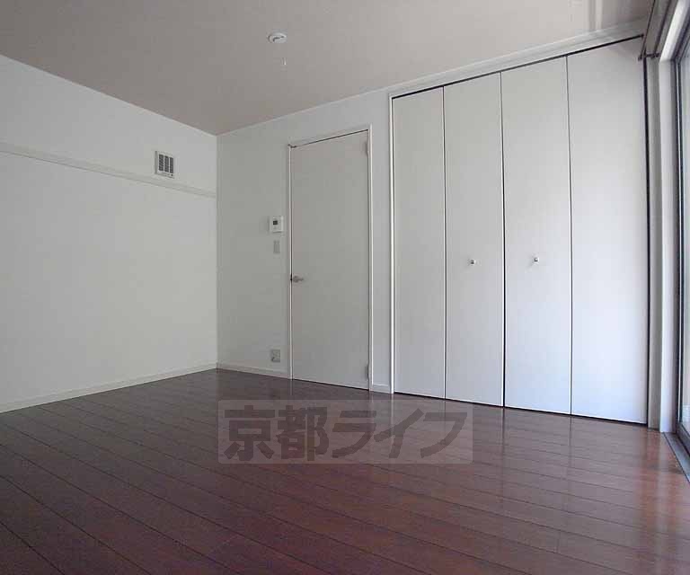 居室・リビング　綺麗な広々した室内です。