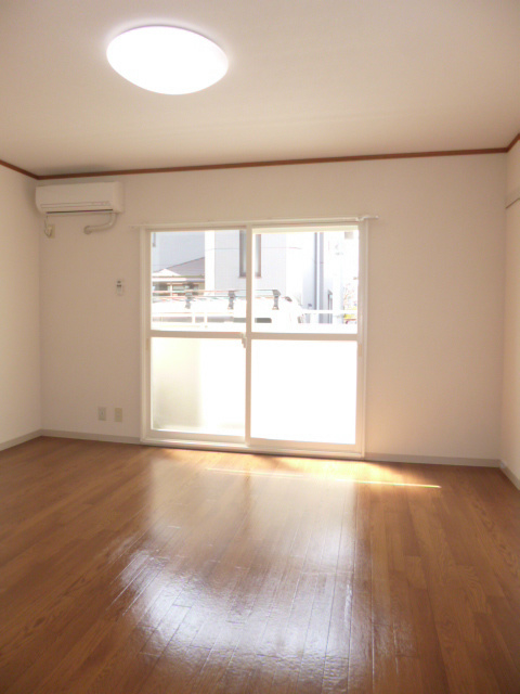 居室・リビング　※写真は103号室のお部屋です。