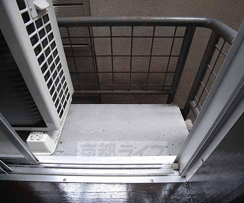 バルコニー　ベランダとは言えないまでもスペースあります・