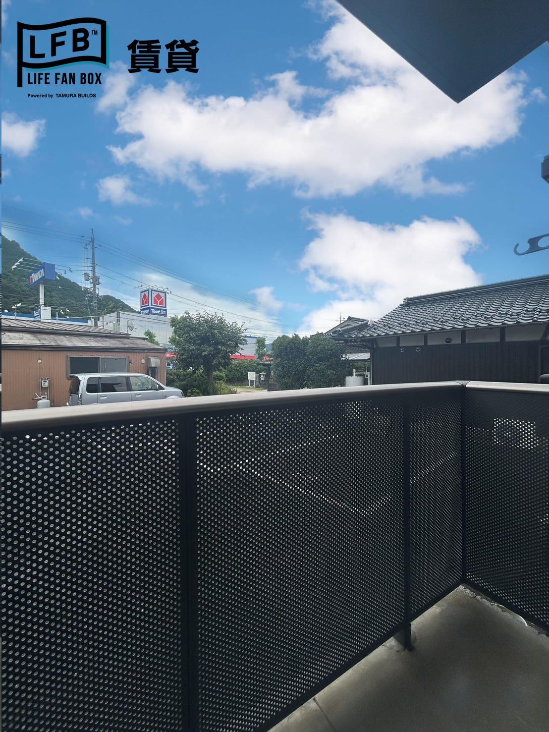 バルコニー　※同間取り202号室の室内写真です。壁紙や床の色、仕様が異な