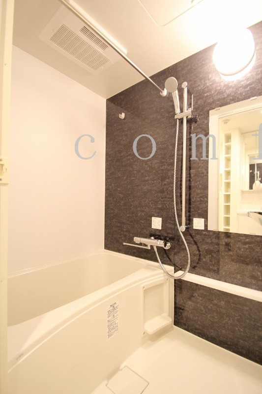 バス・シャワールーム　浴室乾燥機付きお風呂