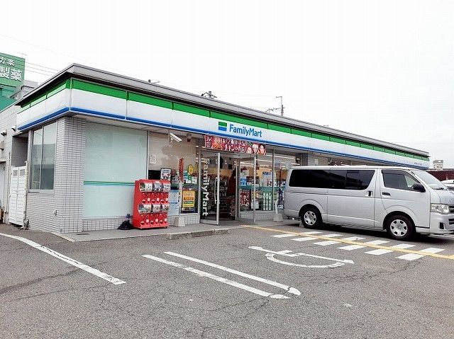 コンビニ　ファミリーマート玉津インター店（コンビニ）まで400m