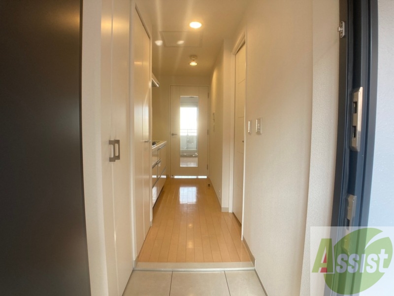 玄関　玄関の様子です。明るい印象ですね。気分もあがりそう。