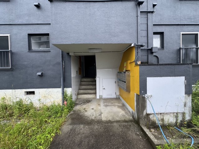 エントランス　落ち着いたエントランスです