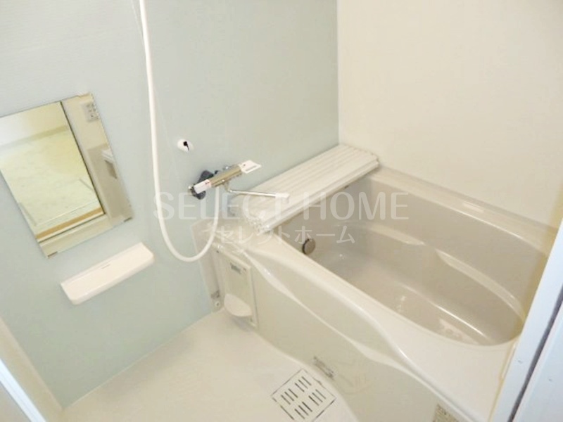 バス・シャワールーム　コンパクトで使いやすいお風呂です