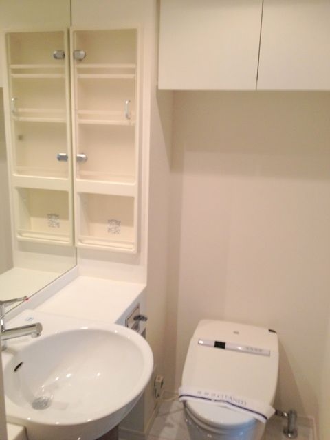 トイレ　同タイプ部屋　参考写真です