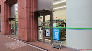 コンビニ　ファミリーマート銀座八丁目店（コンビニ）まで37m