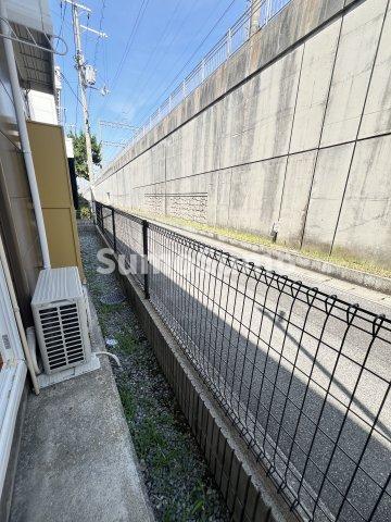 バルコニー　暖かな日差しのふりそそぐバルコニー