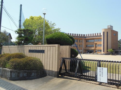 小学校　橿原市立香久山小学校（小学校）まで970m