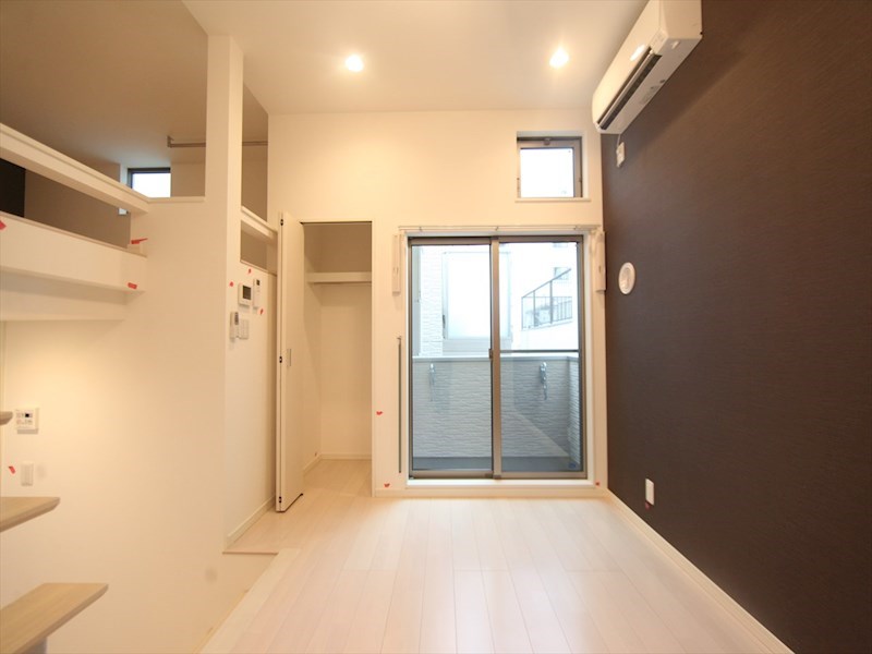 バルコニー　洋室6.2帖　ロフト6.1帖（収納にも寝室にも使えます）