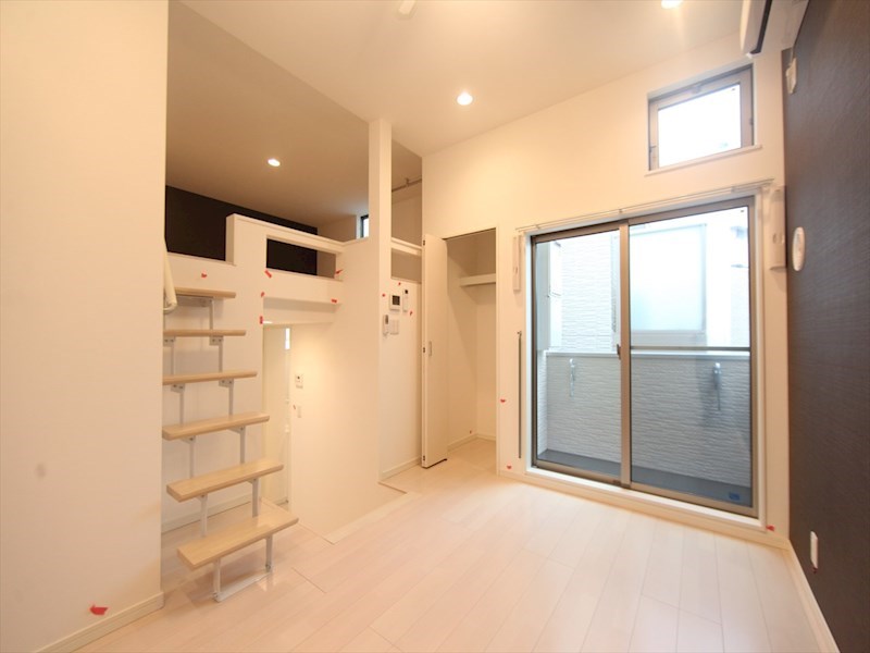 居室・リビング　洋室6.2帖　ロフト6.1帖（収納にも寝室にも使えます）