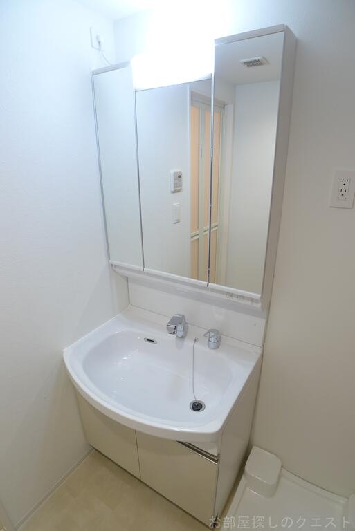 洗面設備　（写真は同タイプ）