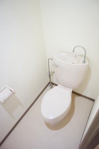 トイレ　清潔感あるお手洗いです。