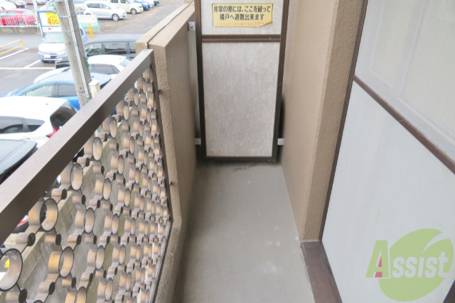 バルコニー　バルコニーは広々で、洗濯物が楽に干せますね！