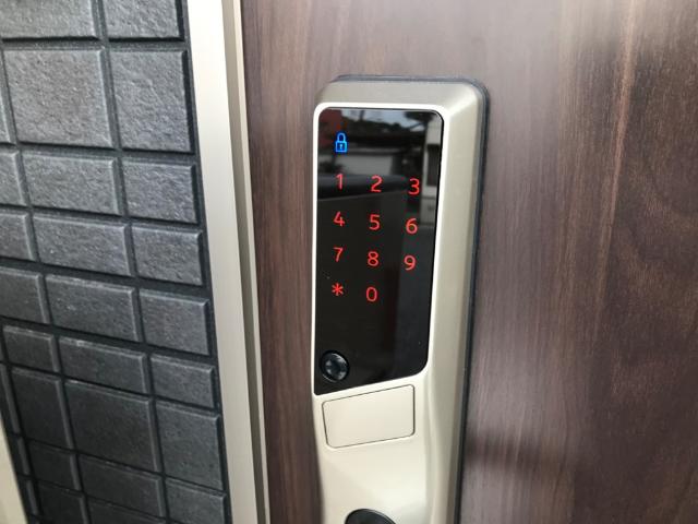 玄関　セキュリティ