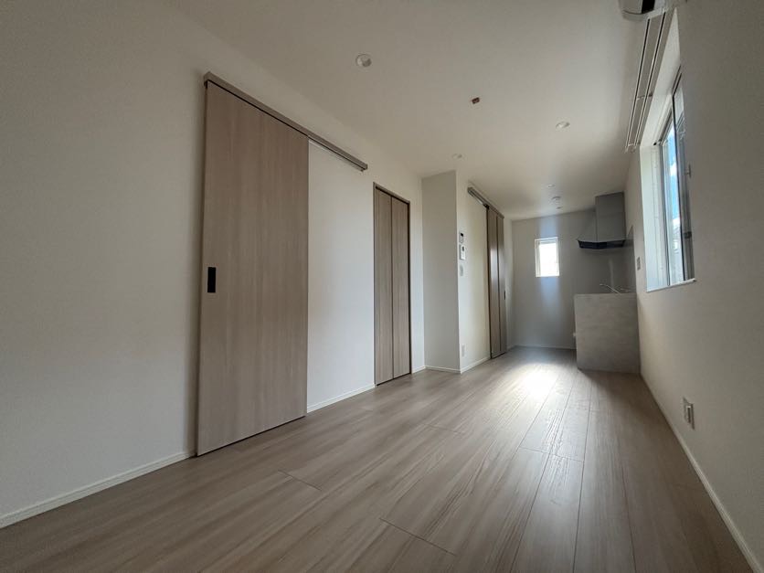 居室・リビング　※写真は101号室です。 ※相違する場合は現況を優先いたしま