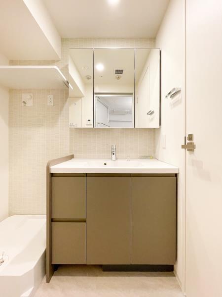 洗面設備　使いやすい洗面所です