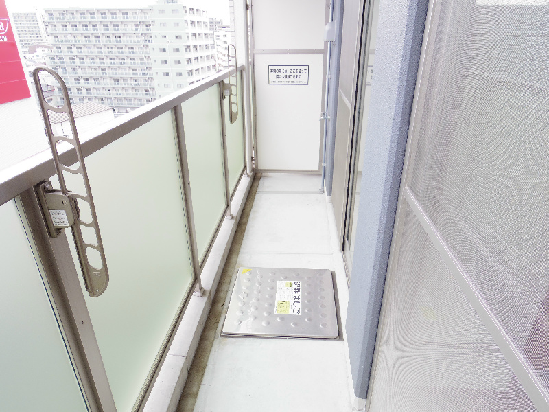 バルコニー　幅広いバルコニー