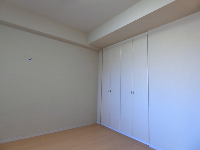 収納　洋室７帖　クローゼット（２０２１年１月撮影）