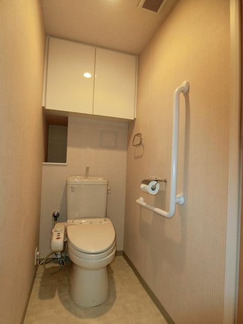 トイレ　トイレ　温水洗浄機能付き（２０２１年１月撮影）