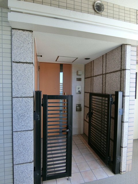 その他共有部分　玄関ポーチ（２０２１年１月撮影）