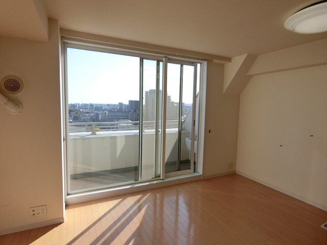 居室・リビング　リビングダイニング　１２帖　エアコン・照明器具付き（２０２１