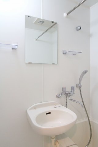 洗面設備　参考写真（同物件別部屋）