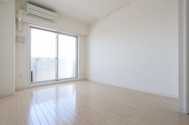 居室・リビング　参考写真（同物件別部屋）