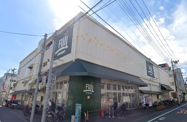 スーパー　Fuji羽田店（スーパー）まで647m