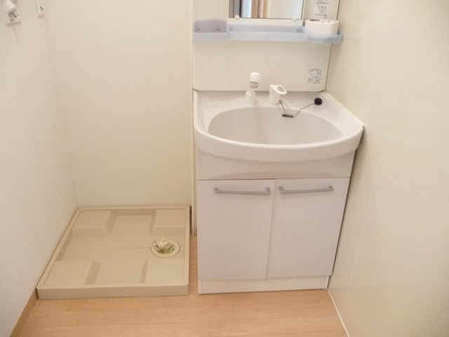 洗面設備　参考写真（当建物別部屋のものです）