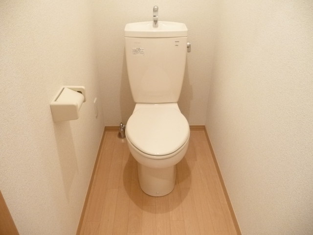 トイレ　参考写真（当建物別部屋のものです）