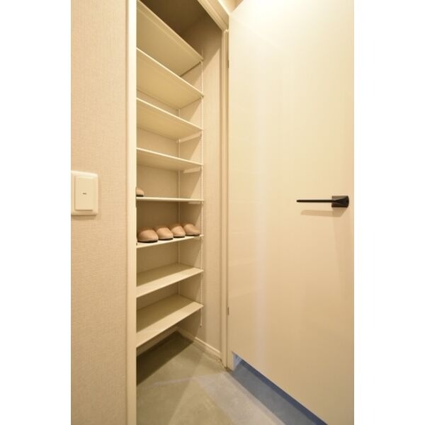 その他　玄関収納も充実しています