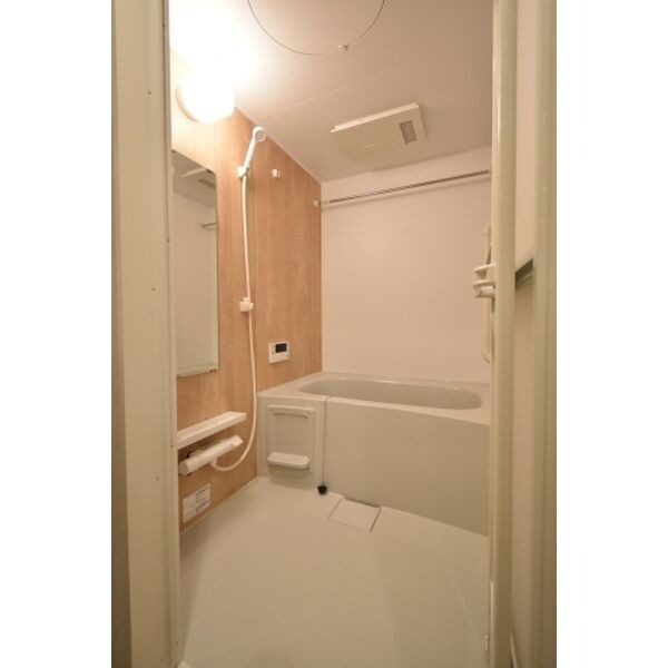 バス・シャワールーム　一日の汗や疲れはこちらで洗い流してください