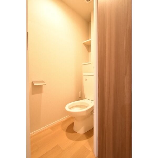 トイレ　清潔感のあるトイレです