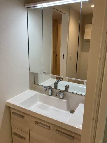 洗面設備　広々とした洗面化粧台！