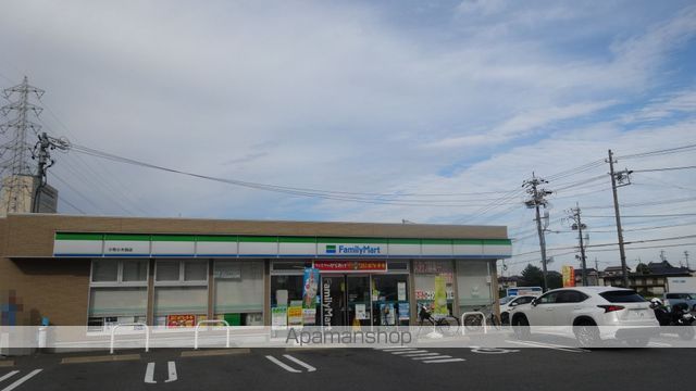 コンビニ　ファミリーマート（コンビニ）まで1380m
