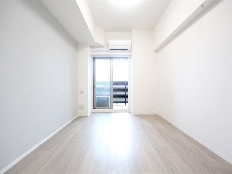 バルコニー　洋室7.7帖　エアコン完備　バルコニー