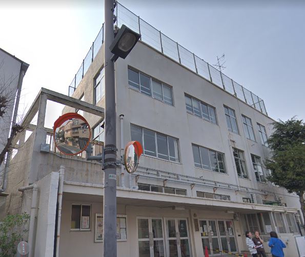 小学校　文京区立千駄木小学校（小学校）まで697m