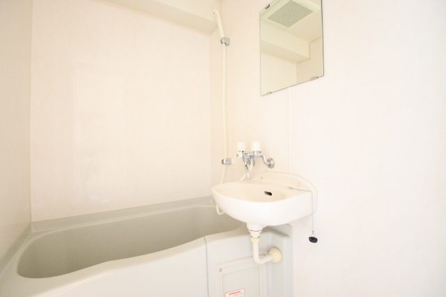 バス・シャワールーム　別室の参考写真です。※現況優先