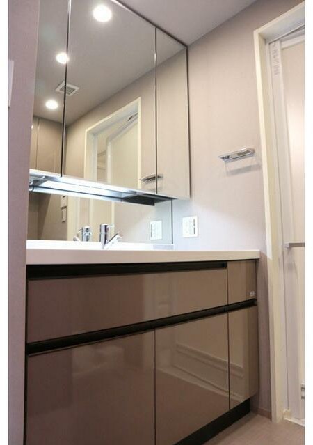 洗面設備　身支度に欠かせない独立洗面台♪