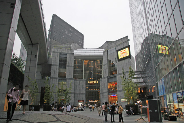 ショッピングセンター　カレッタ汐留（ショッピングセンター）まで942m