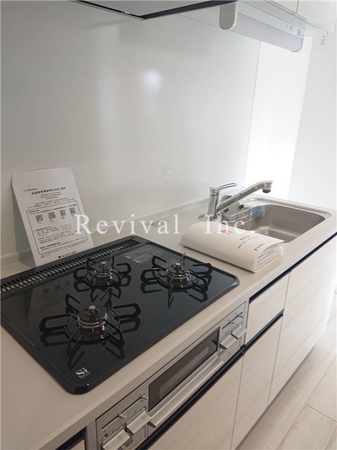 キッチン　３口ガスシステムキッチンでございます