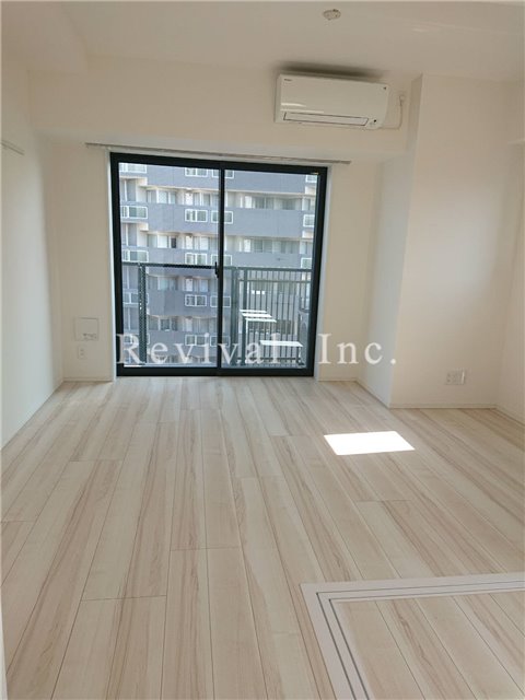 居室・リビング　開放感あるリビングでございます