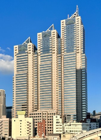 ショッピングセンター　新宿パークタワー（ショッピングセンター）まで343m