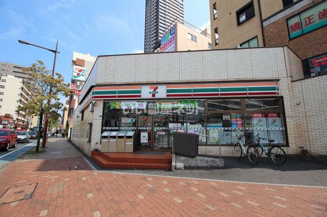 コンビニ　セブンイレブン　西小倉駅前店（コンビニ）まで126m