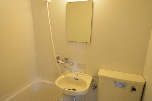 洗面設備　浴室内に洗面台付き！