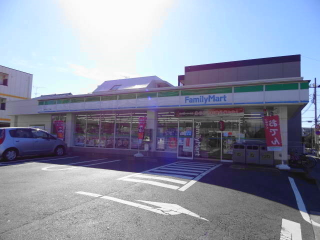 コンビニ　ファミリーマート南行徳三丁目店（コンビニ）まで137m
