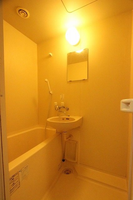 バス・シャワールーム　同物件別号室のものです。